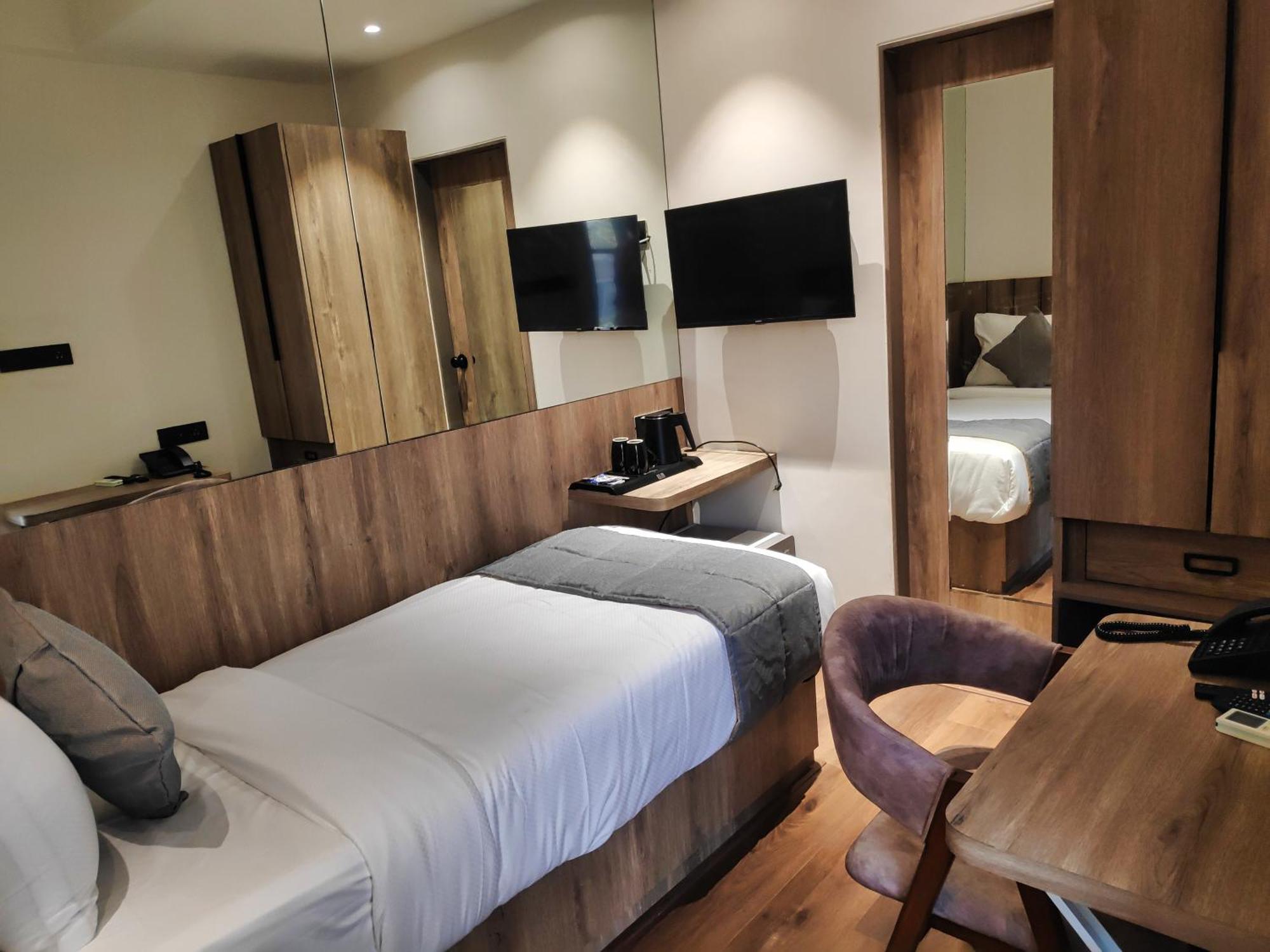 Maxxvalue Hotel Midc - Andheri Bombay Eksteriør billede